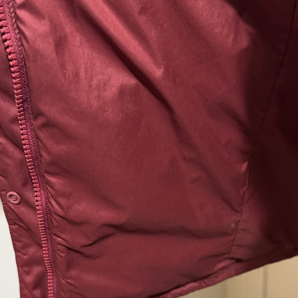 Patagonia Women's Down Burgundy Puffer Jacket with Hood - Picture 12 of 14